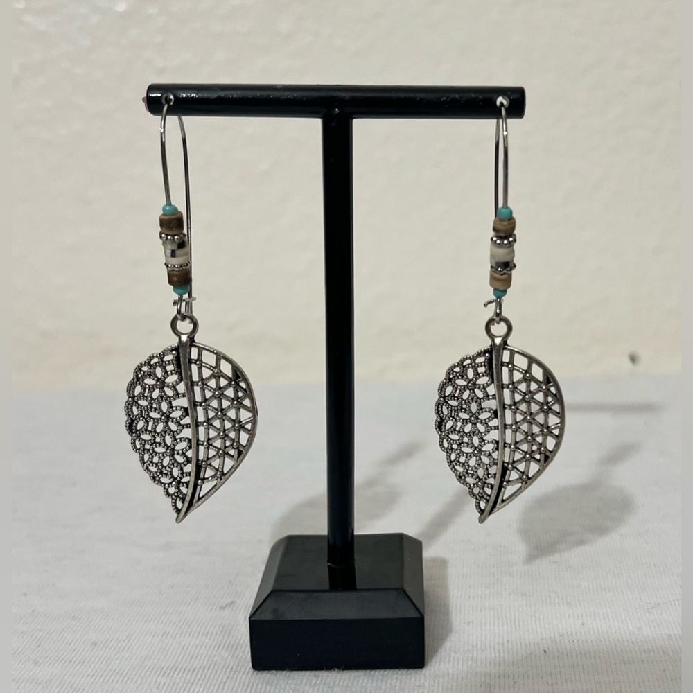NWOT Intricate Silver Leaf Filigree Beaded Earrings